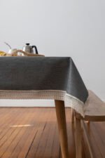 Mantel impermeable lino con puntilla