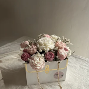 Cartera de flores de vela y flores secas