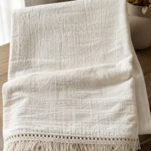 Mantel de gasa con puntilla